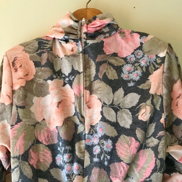 Vintage floral dress with matching belt - Picture 2 of 7